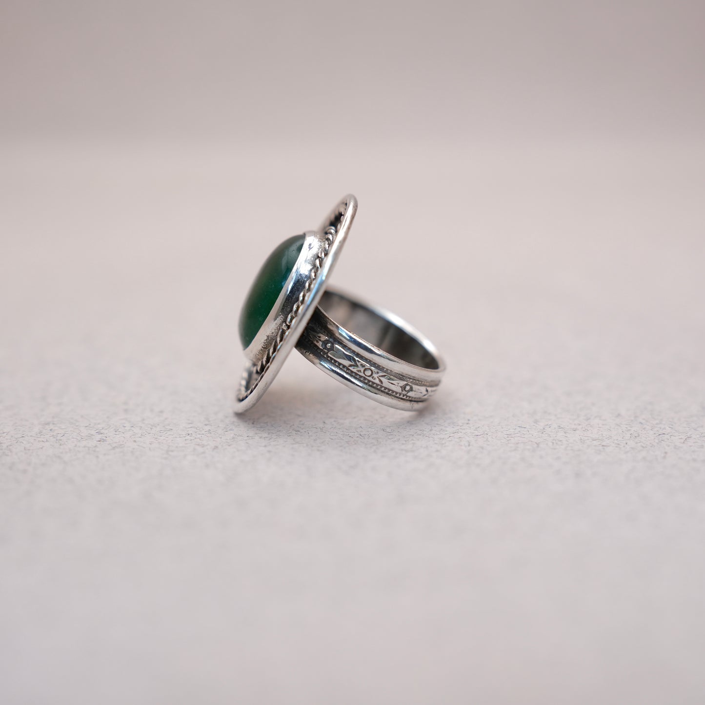 Green oval agate Ring