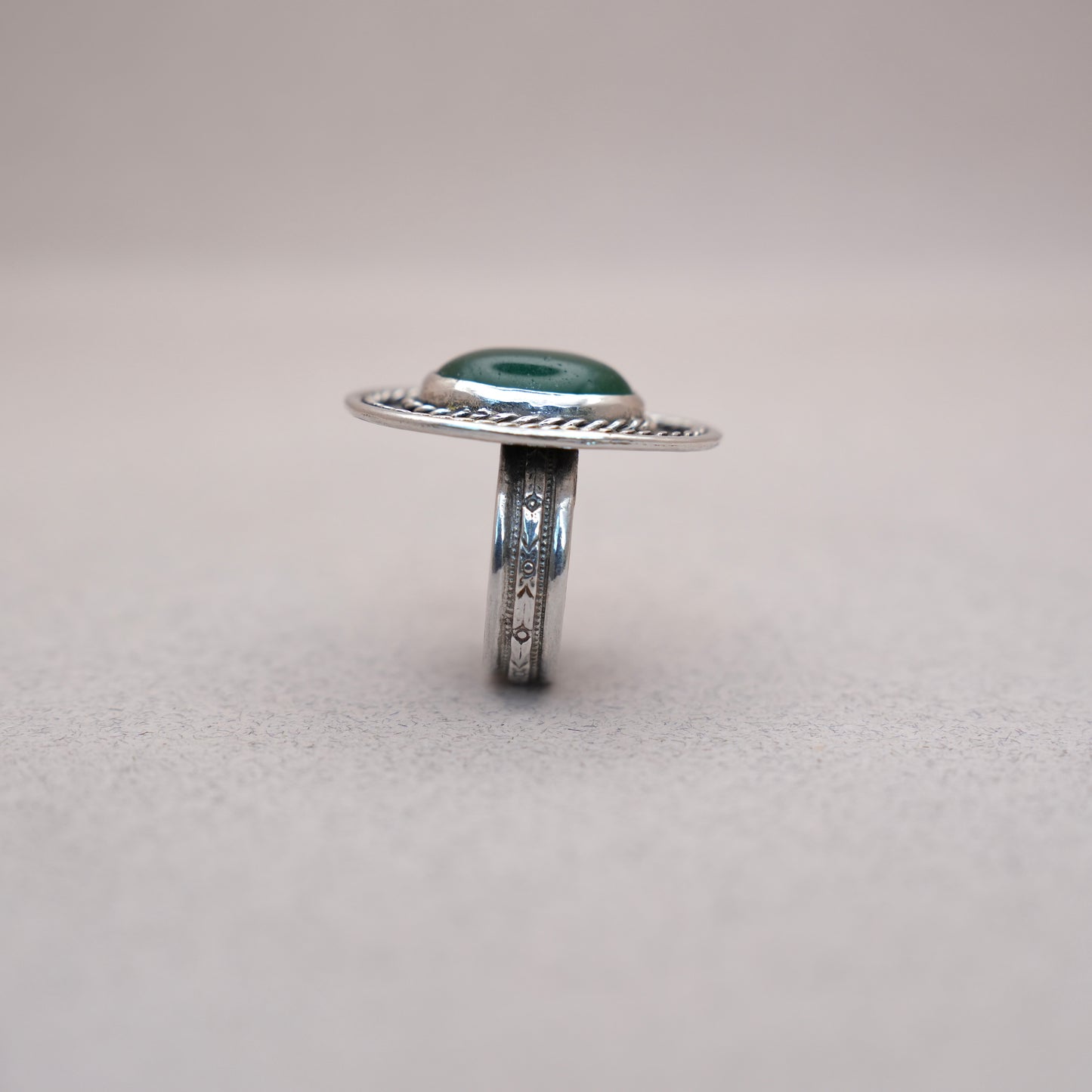 Green oval agate Ring